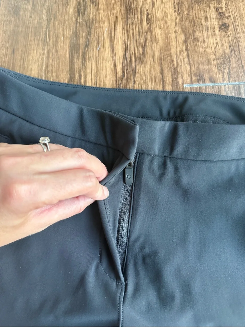 lululemon athletica womens Straight-Leg black Pants size 4